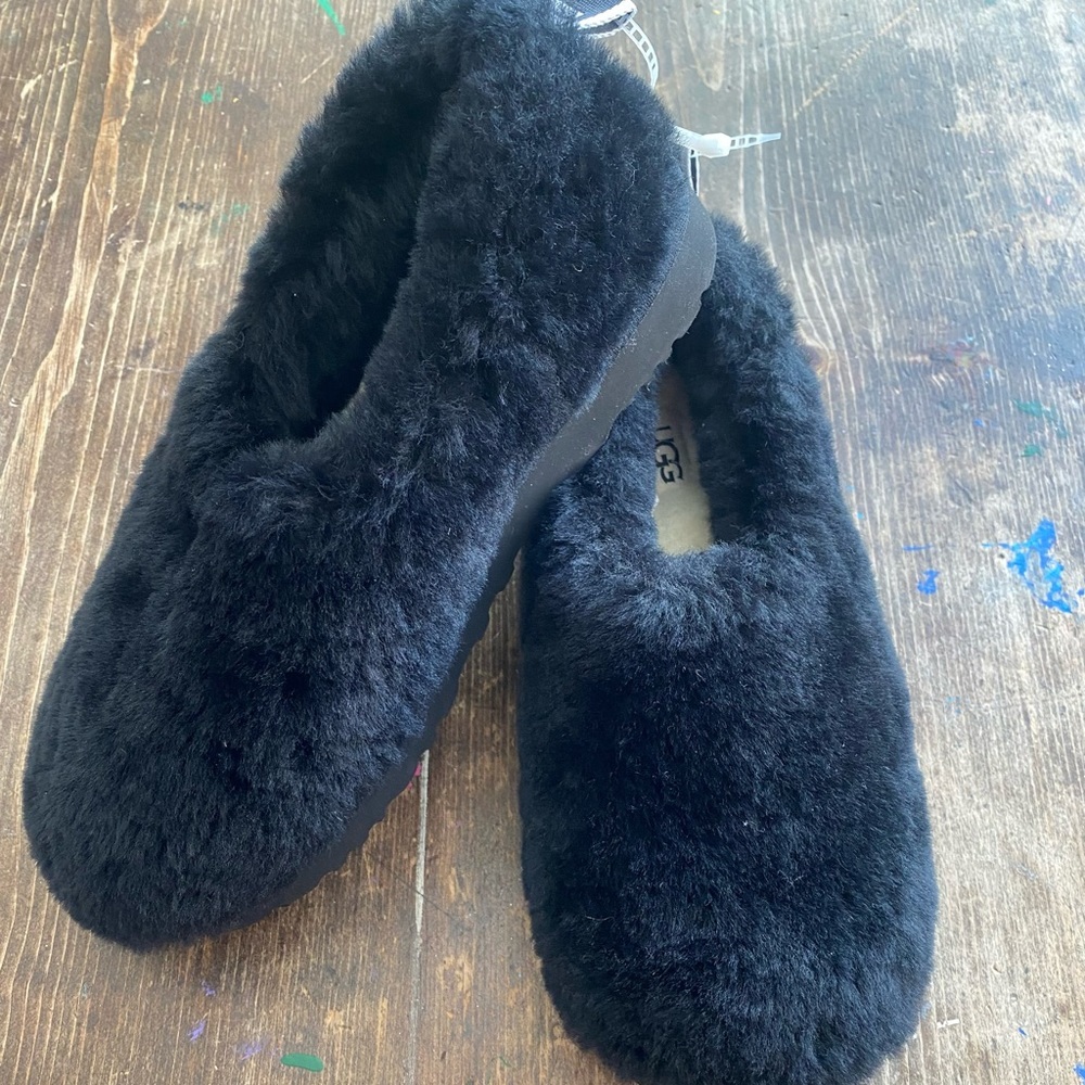 UGG black faux fur sugar sole slippers!🖤😎🖤hard to find but here they are!!!